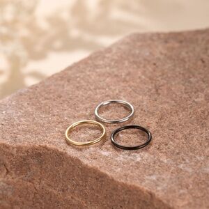 Black hinged hoop